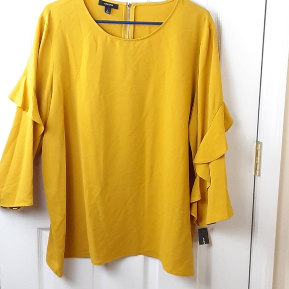 Alfani Tops - NWT Alfani Top Size XL Ruffle Sleeves